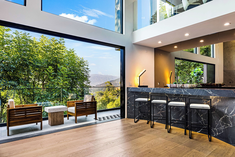 Others 4, Caverna Estate, Los Angeles