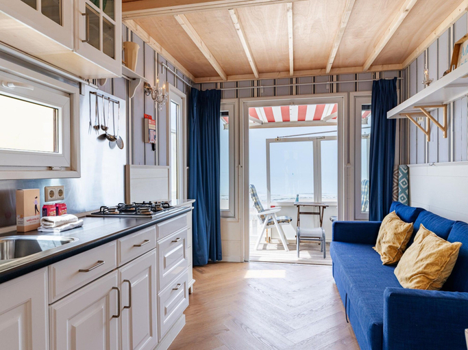 Private kitchen 2, Charming Beach Cabin in Koudekerke, Veere