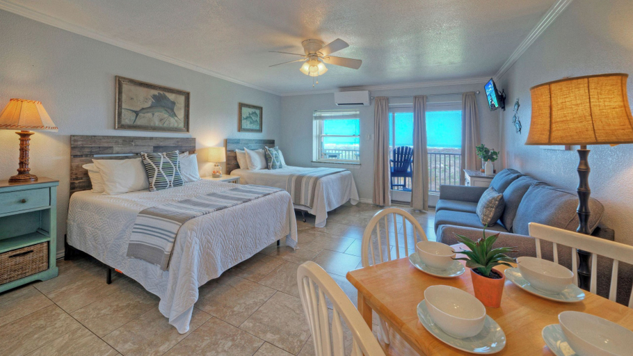 Primary image, Gulf View Efficiency by Avantstay. Steps to Beach + Boardwalk 2 Pools + Pickleball Access Coastal Studio, Nueces