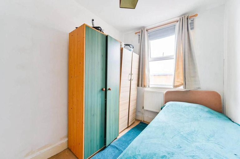 Room 3, Charming Wembley Hideaway, London