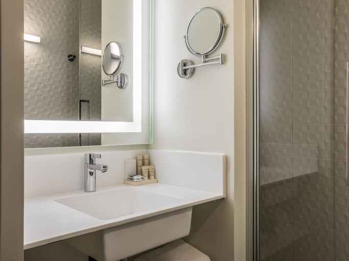Bathroom 4, Mercure Paris Gennevilliers Hotel, Hauts-de-Seine