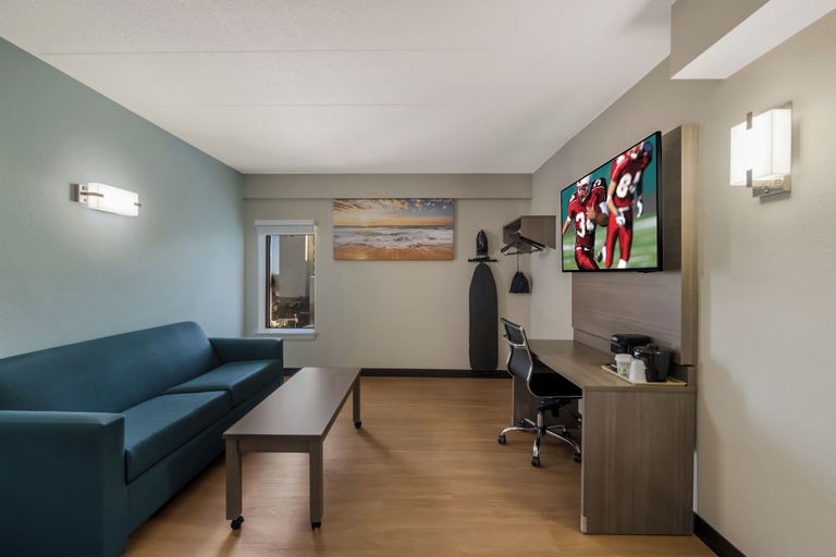 Others 5, Red Roof Inn PLUS+ & Suites Virginia Beach – Seaside, Virginia Beach