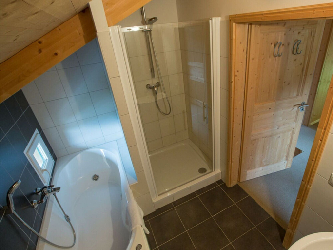 Bathroom 1, Cabin in Annaberg With Swimming Pool, Hallein