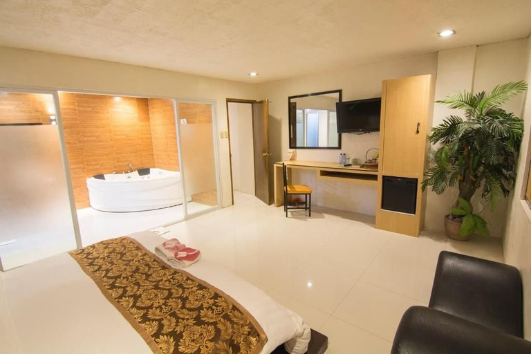 Bedroom 3, Hotel Carmelita, Tuguegarao City