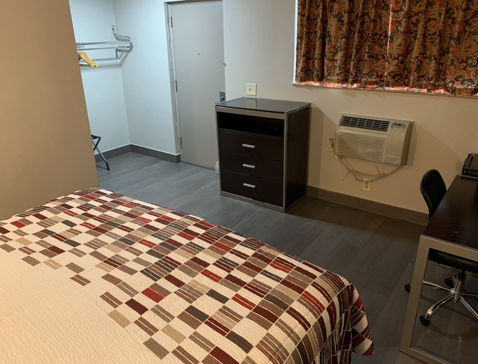 Bedroom 2, Red Roof Inn Copiague, Suffolk