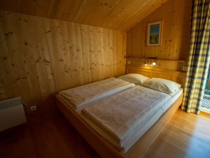 Room 4, Cabin in Annaberg With Swimming Pool, Hallein