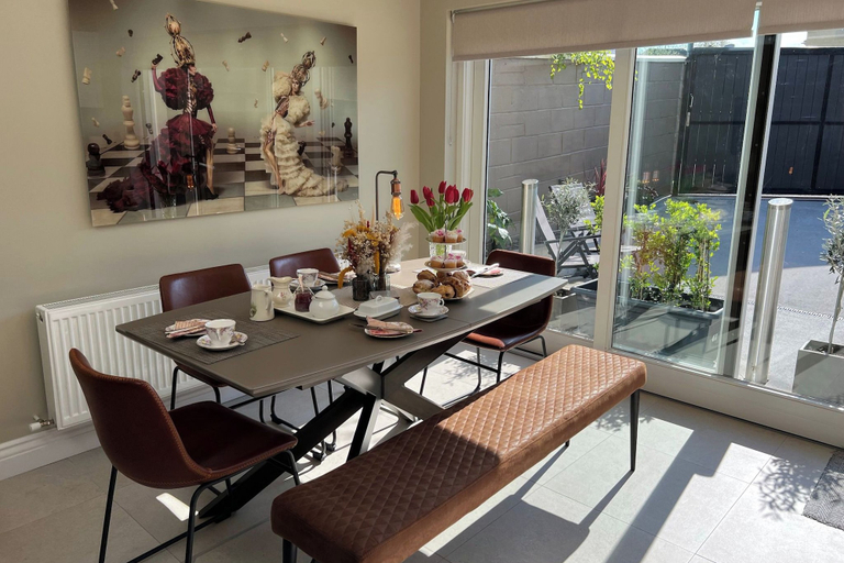 Primary image, 4 Bed House Sleeps 7 - Parking Garden Wifi