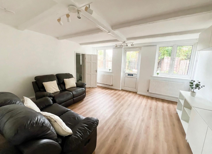 Living area 3, Foresthill 3-bed Home, Sleeps 5 With Parking, London