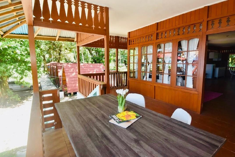 Outdoor dining 5, Mangatasik Villa and Cottage, Minahasa