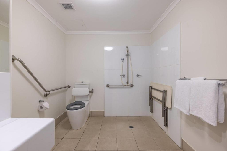 Bathroom 3, MainStay Suites Townsville, South Townsville