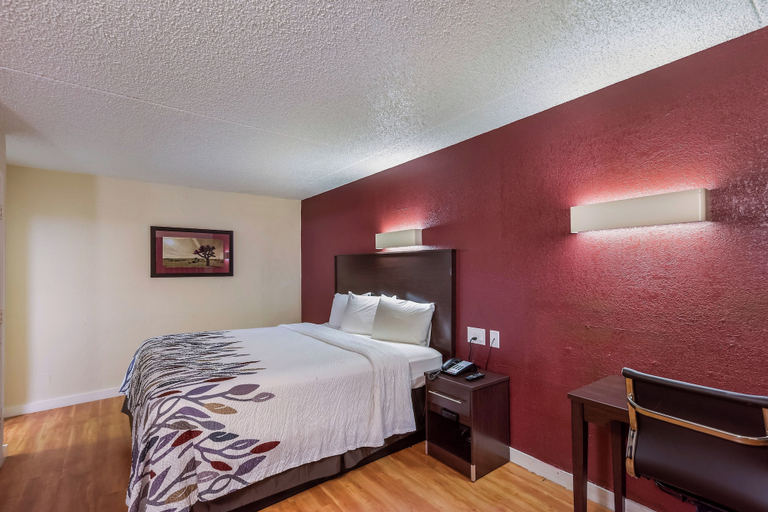 Bedroom 3, Red Roof Inn Plano, Collin