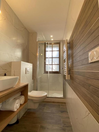 Bathroom 3, Hôtel Le Neptune en Camargue, Bouches-du-Rhône