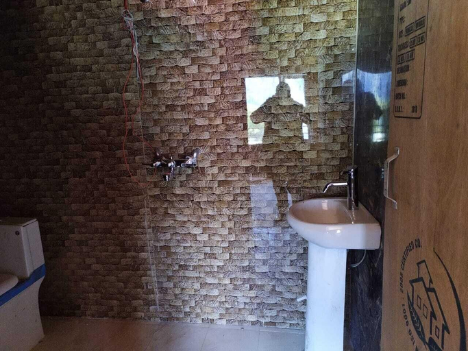 Bathroom, The Snow City, Chamoli