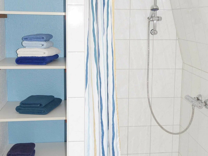 Bathroom 5, Holiday Apartment With 1 Bedroom, Schleswig-Flensburg