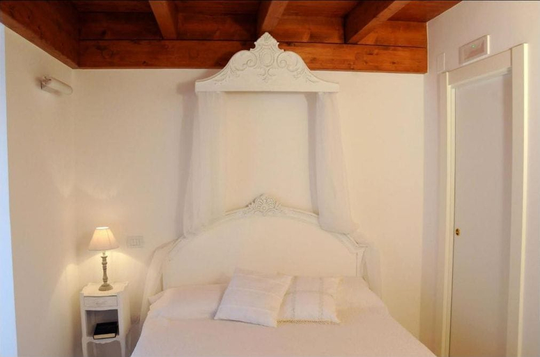 Bedroom 4, B&B Al Vecchio Borgo, Barletta-Andria-Trani