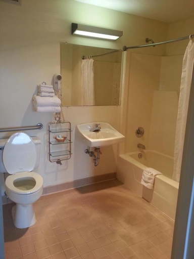 Bathroom 3, Hoosier Inn, Jay