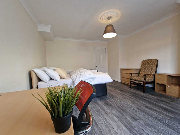Room 4, Nice Living Serviced Accommodations, Birmingham