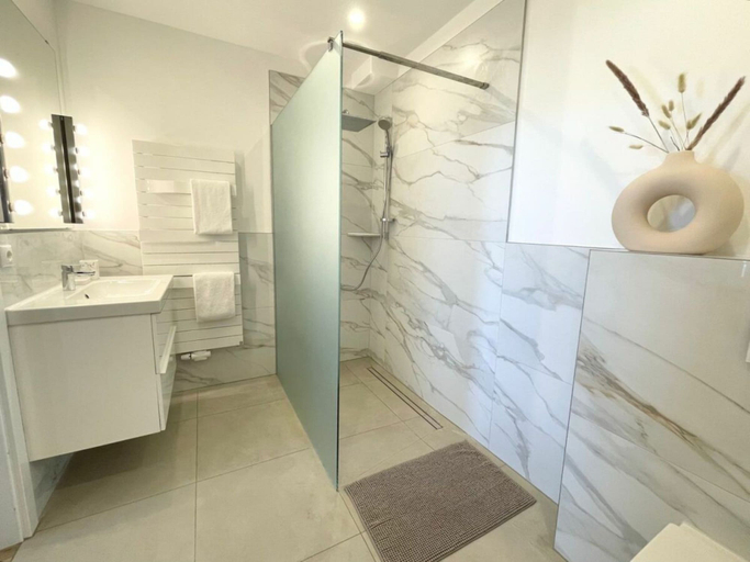Bathroom 4, Holiday Apartment With 1 Bedroom, Cuxhaven