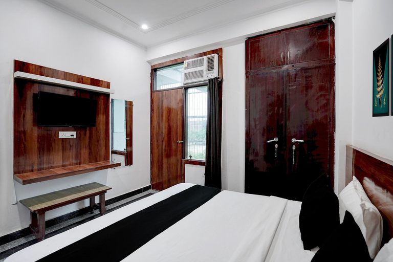 Room 4, Deluxe Xponest Hotel, Gautam Buddha Nagar