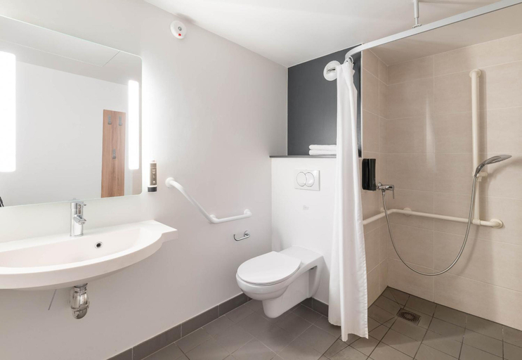 Bathroom 4, B&B HOTEL Lyon Centre Perrache, Rhône