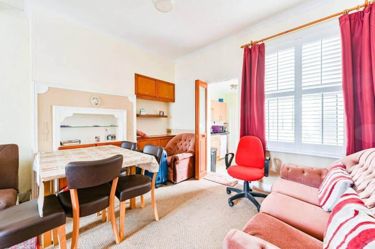 Living area 5, Charming Wembley Hideaway, London
