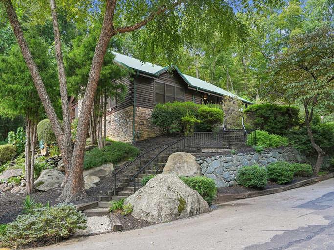 Exterior & Views, Artistic Mountain by Jackson Mountain Rentals, Sevier