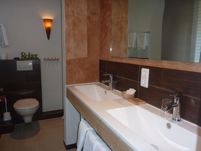 Bathroom 5, Hotel Schwarzenberg, Breisgau-Hochschwarzwald