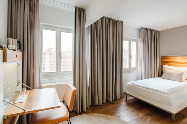 Bedroom 4, Hopper Hotel St. Josef, WorldHotels Crafted, Köln