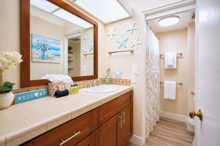 Bathroom 4, 3 Villas, Ocean View, 3-bedrooms, Sleeps 12, Maui