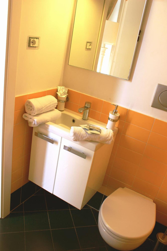 Bathroom 5, Rumariya Rooms Hostel, Rome