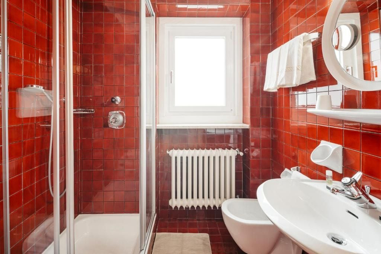 Bathroom 5, Garni Toni, Bolzano