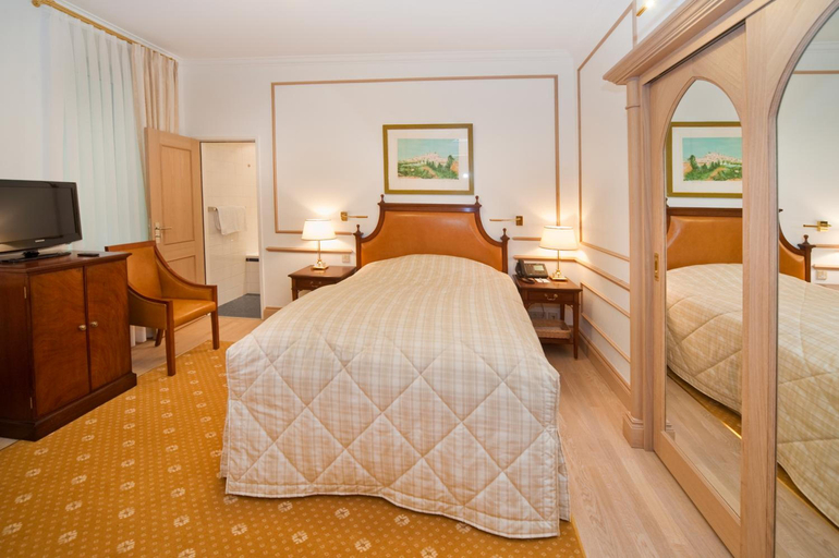 Bedroom 2, Grand Hotel Cravat, Luxembourg