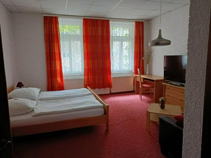 Bedroom 4, Hotel Zum Goldenen Löwen, Saalekreis