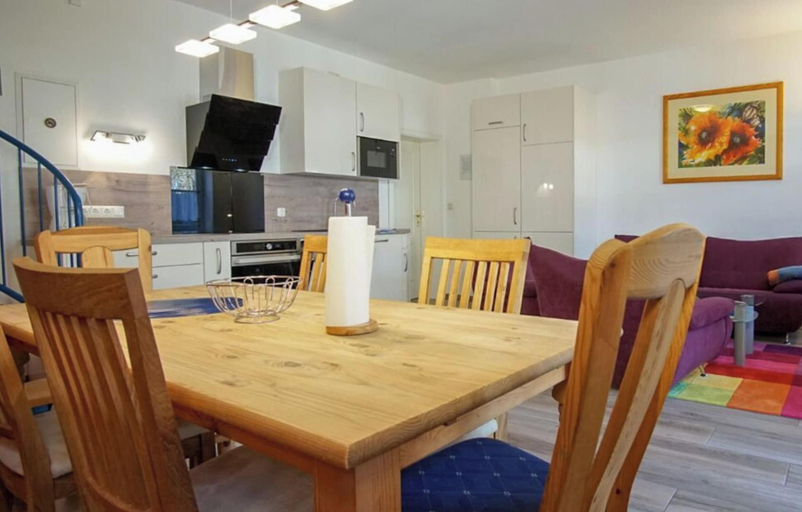 Dining 2, House El Mar, Apartment D "cormorant", Ostholstein