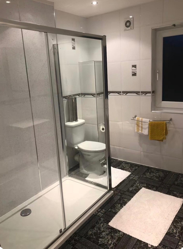 Bathroom, Apartment Sleeps 3 With Wifi, West Dunbartonshire