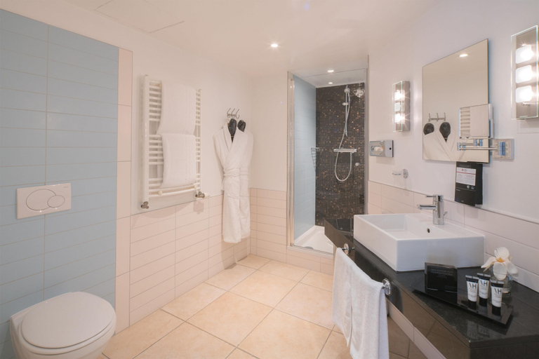 Bathroom 4, Best Western Plus Grand Hotel Victor Hugo, Luxembourg