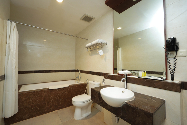 Bathroom, SUTAN RAJA RESORT AND CONVENTION CENTER, North Minahasa
