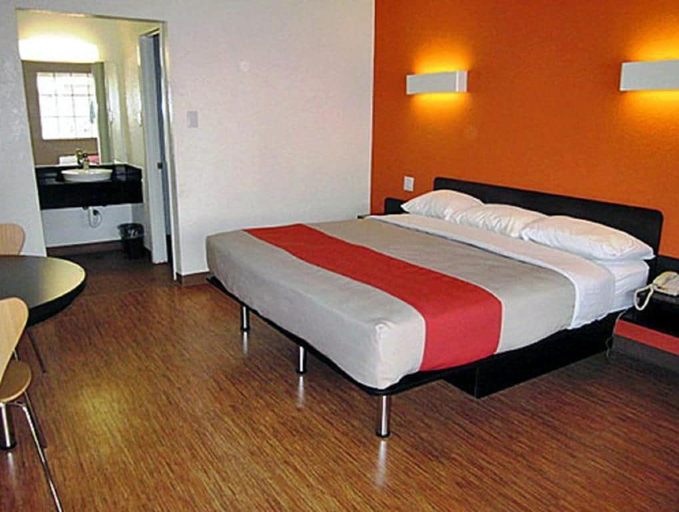 Bedroom 3, Motel 6 Stephenville, TX, Erath