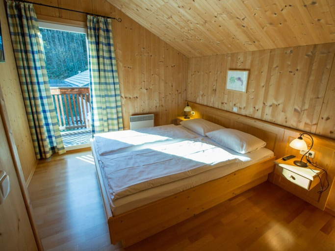 Room 3, Cabin in Annaberg With Swimming Pool, Hallein