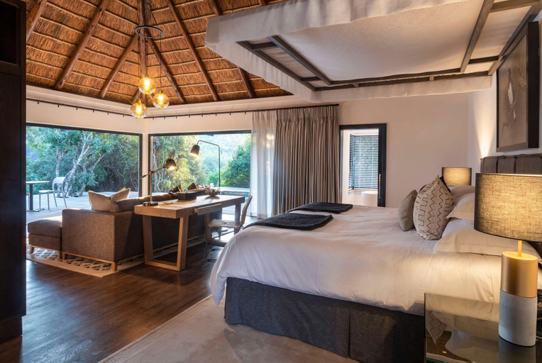 Bedroom 5, Shamwari Eagles Crag, Cacadu