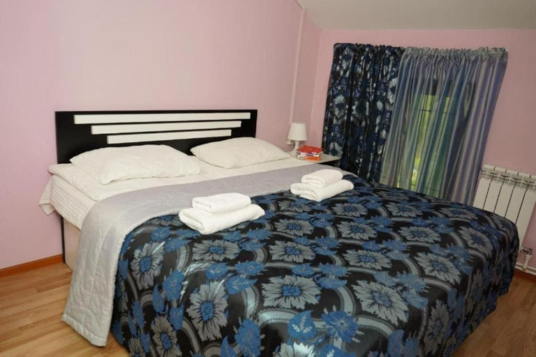 Bedroom 1, Restland Hotel