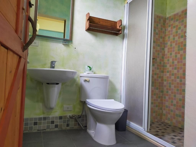 Bathroom, Mei Shiou BB, Yilan