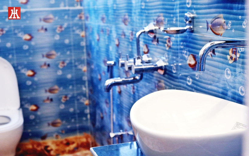 Bathroom, Hotel Holydon, Jalpaiguri