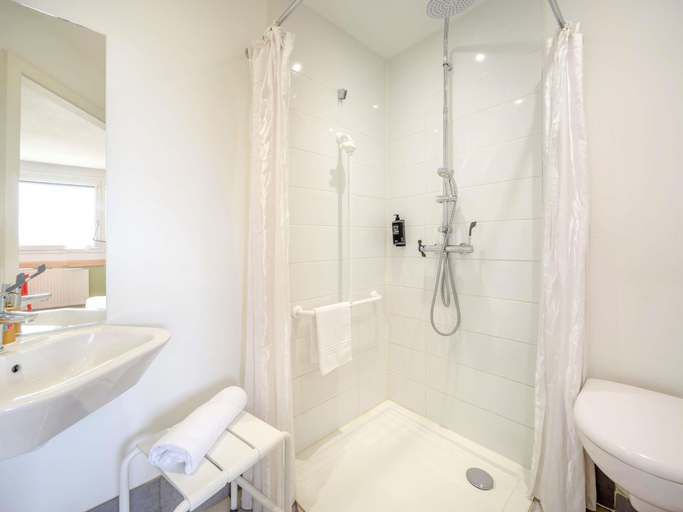 Bathroom 5, ibis budget Sarrebourg Buhl, Moselle