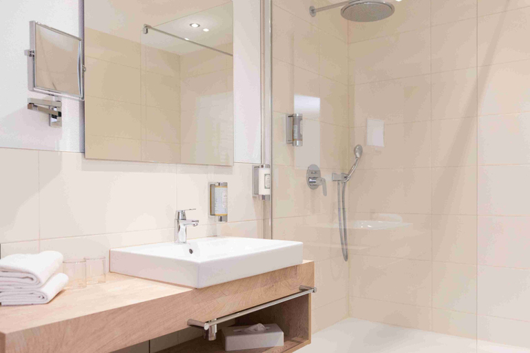 Bathroom 5, Traube am See, Bodenseekreis