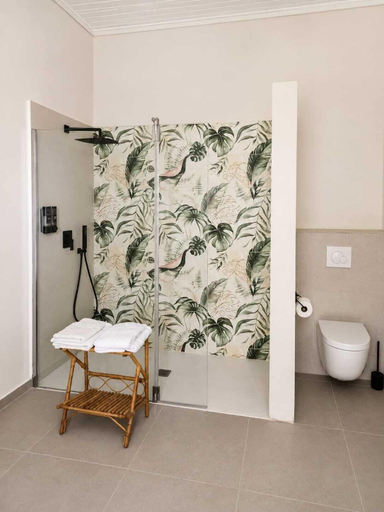 Bathroom 2, Domaine de Mathabiau, Tarn-et-Garonne