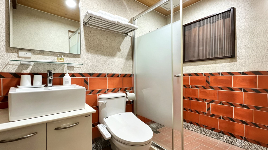 Bathroom 4, Guning Xiexinyuan Historical Inn, Kinmen