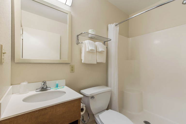 Bathroom, HomeTowne Studios by Red Roof Fort Lauderdale, Broward