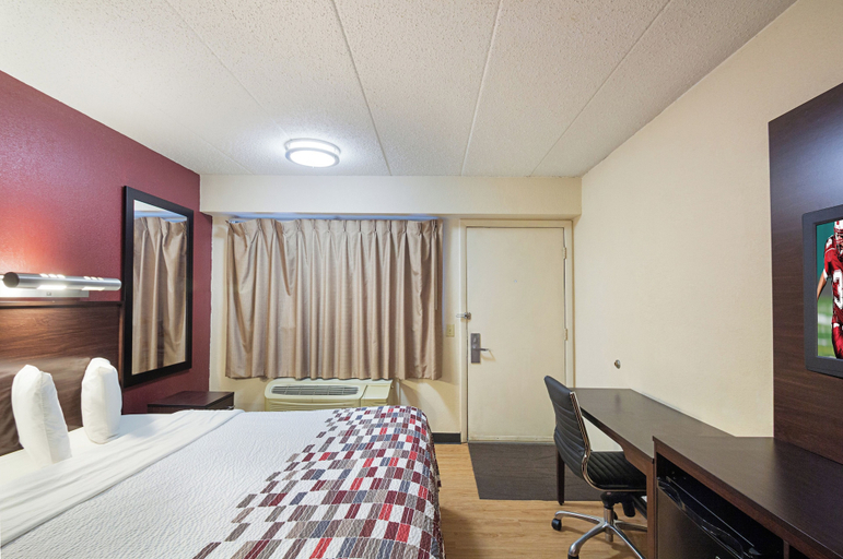 Bedroom 3, Red Roof Inn Madison, WI, Dane