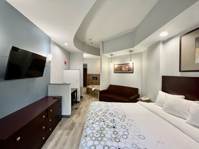 Bedroom 3, HomeTowne Studios & Suites By Red Roof Washington, Washington